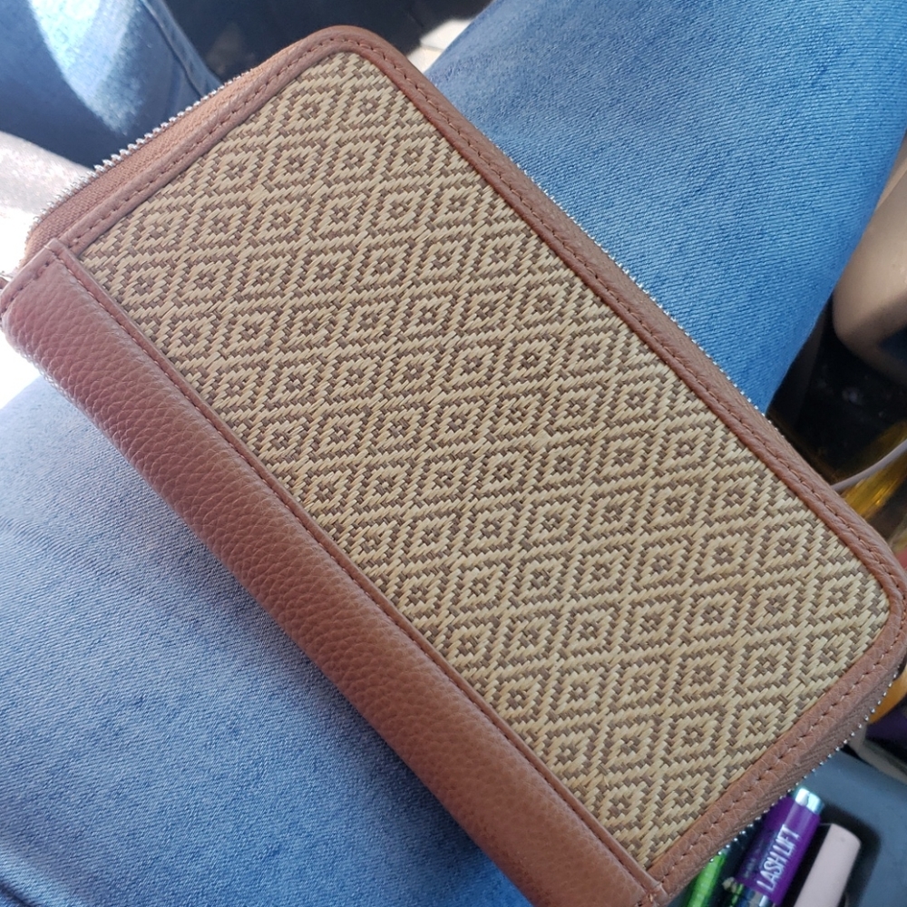 Jewell by thrity one wallet